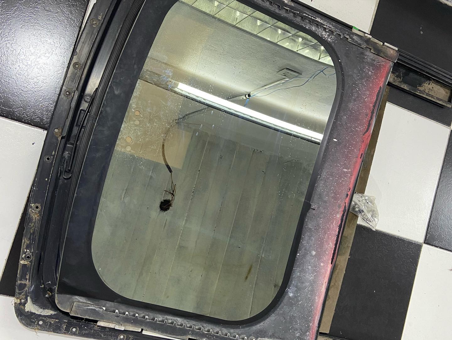 Toit ouvrant complet Peugeot 205 GTI – Origine Peugeot - Image 3