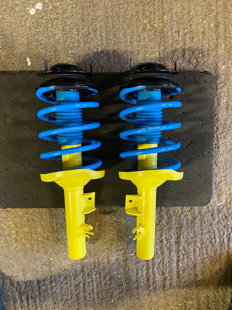 Amortisseurs avant Gutmann avec ressorts – Peugeot 205 GTI / CTI / Rallye