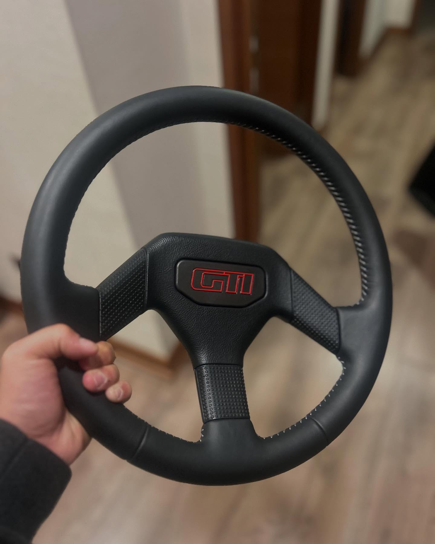 Volant Peugeot 205 GTI cuir – Origine Peugeot