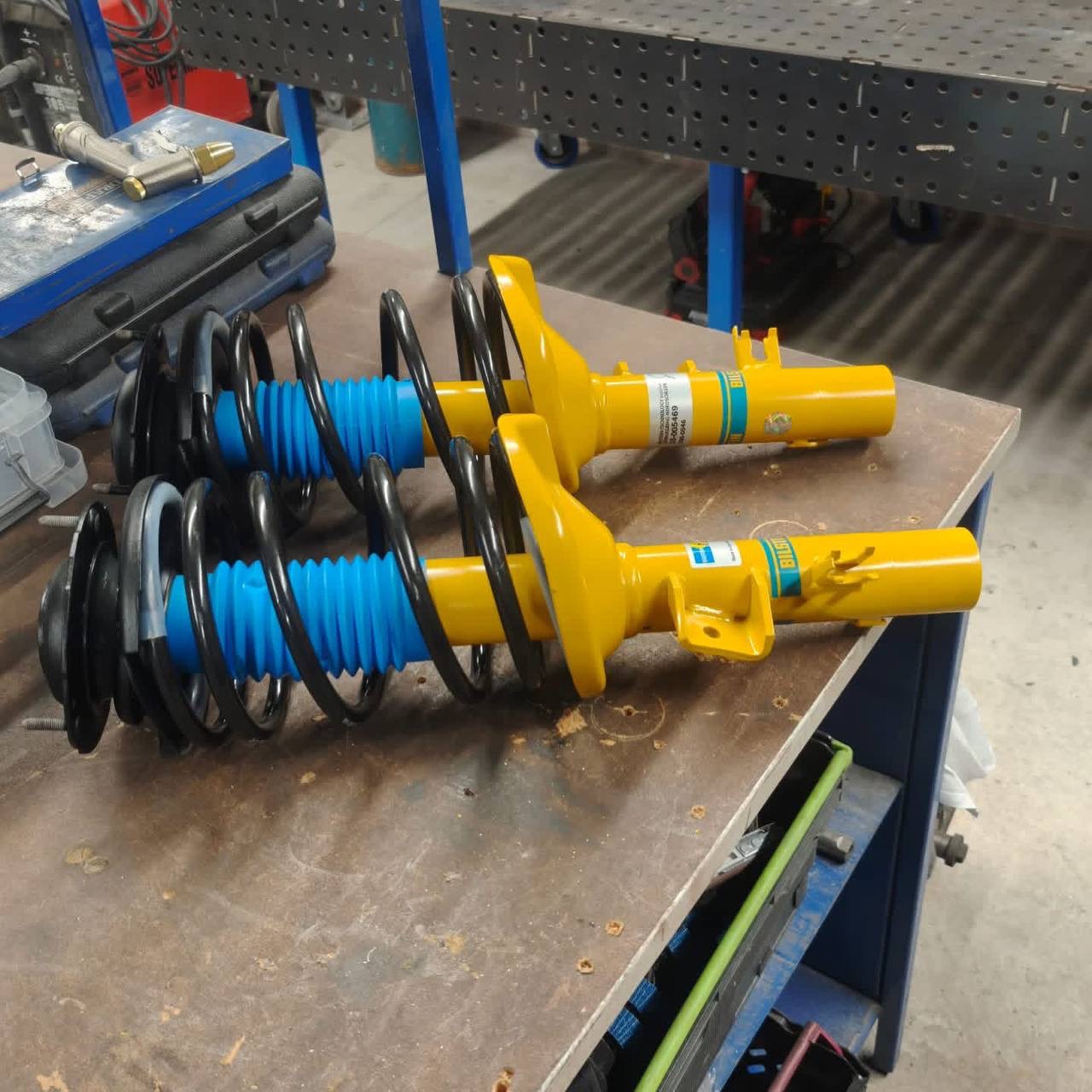 Bilstein B6 – Paire d'amortisseurs avant complets avec ressorts – Peugeot 205 GTI / CTI / Rallye