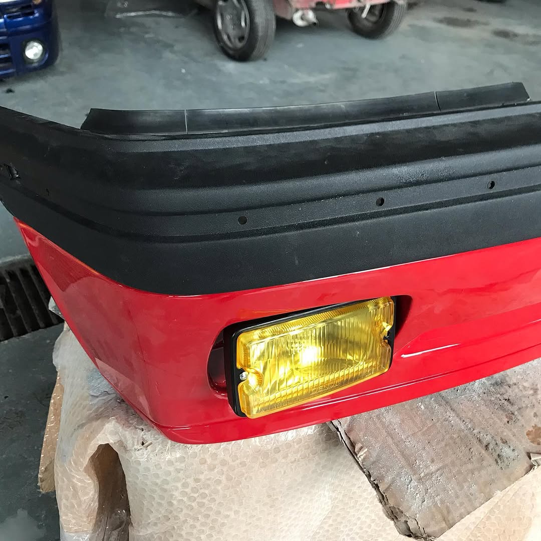 Pare-chocs avant complet Peugeot 205 GTI Phase 2 avec antibrouillards jaunes – Restauré - Image 2